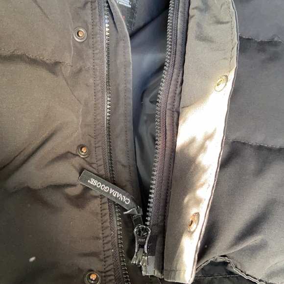 CANADA GOOSE WITH REAL FOX FUR - Picture 9 of 10